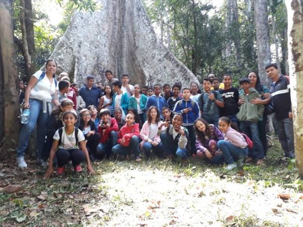 Alunos da rede municipal de Rio Casca em um passeio na Mata de Dona Zina
