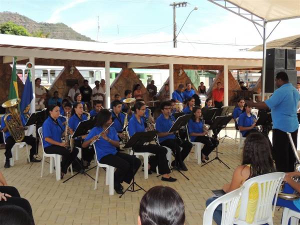 Na chegada da primavera, um espet&aacute;culo de m&uacute;sica na pra&ccedil;a