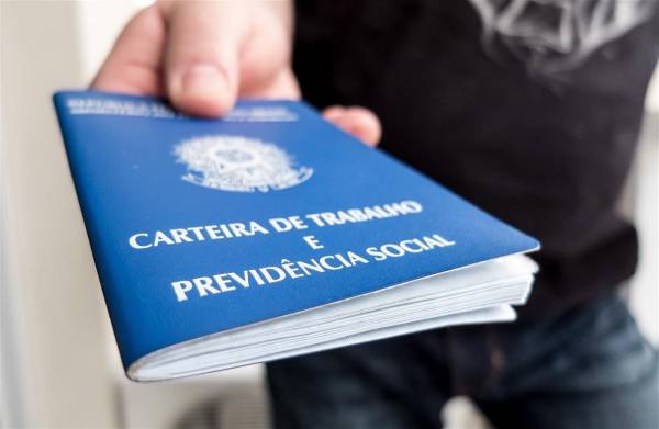 A Prefeitura informa que já estão sendo feitas Carteiras de Trabalho no Município